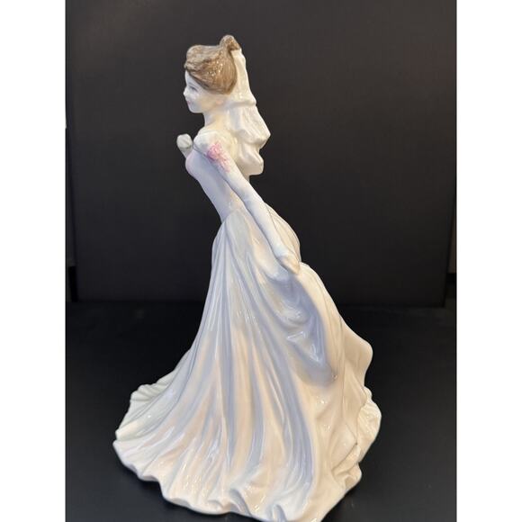 Royal Doulton Classics in Vogue - THE BRIDE - HN 4324 - Picture 3 of 9